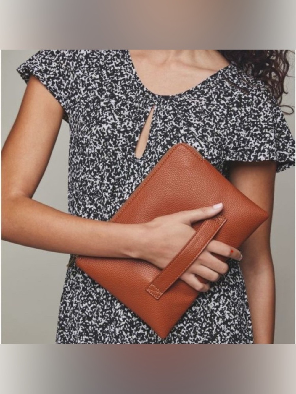 NEW Brown Pebble Clutch Purse Sleek Chic Stylish Easy Carry Wrist Strap